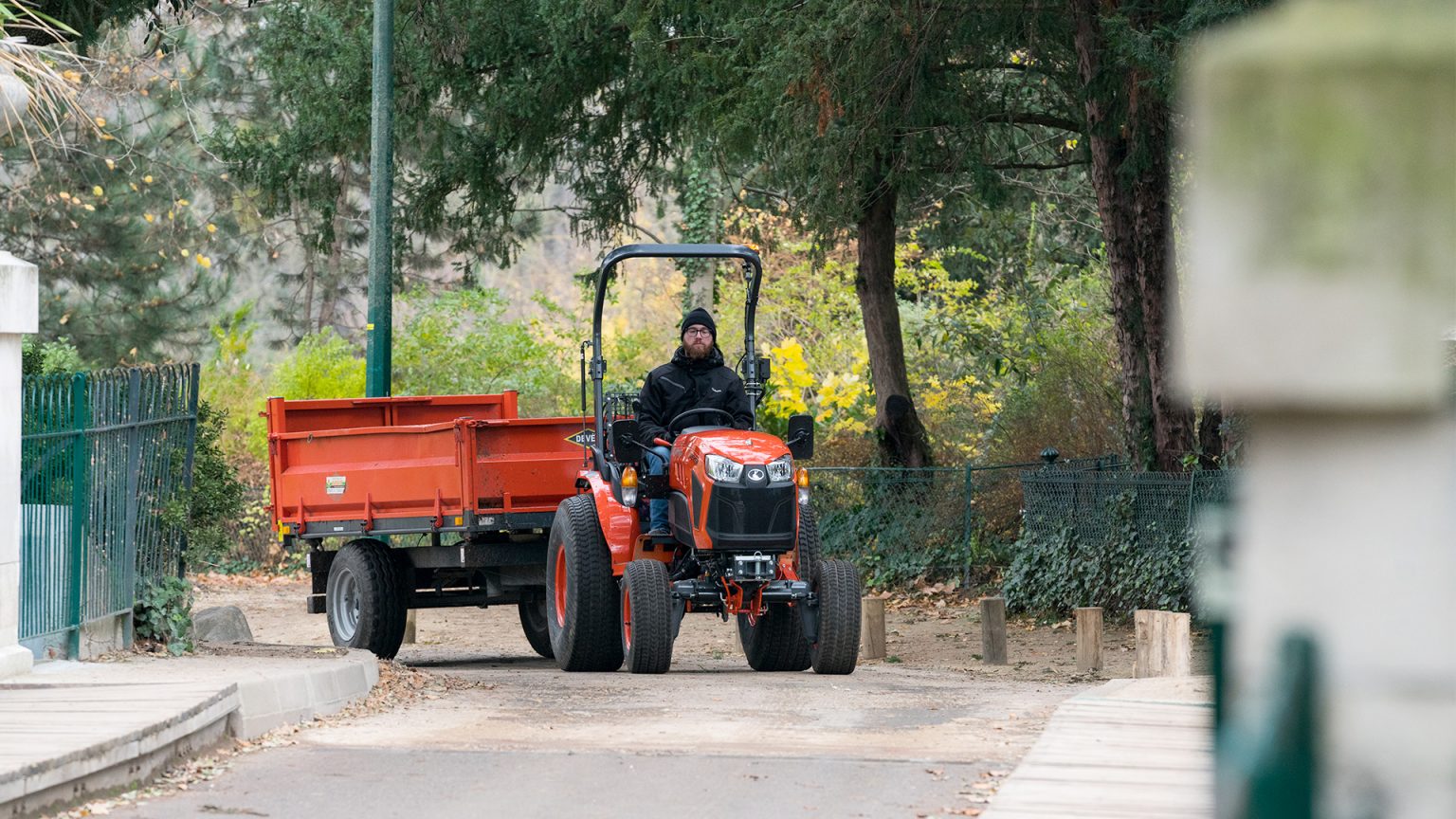 Die Mission: 0 Emissionen  E-powered compact tractor (LXe Series