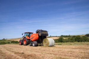 Kubota BF3500 producing high-density bales